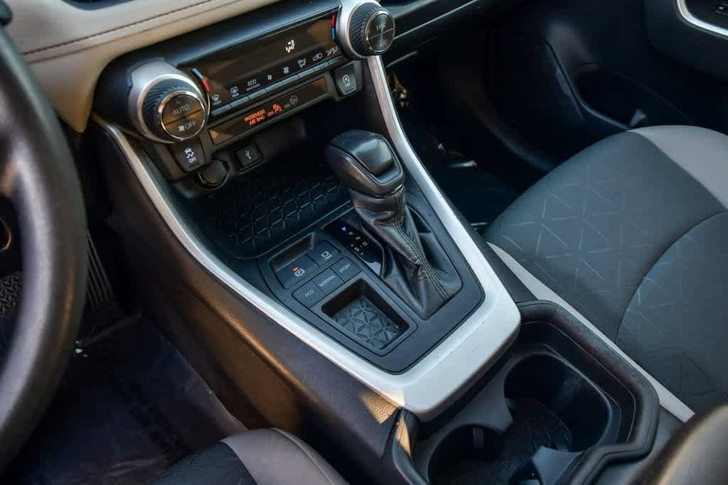 Thumbnail: 2021 Toyota RAV4 - 21