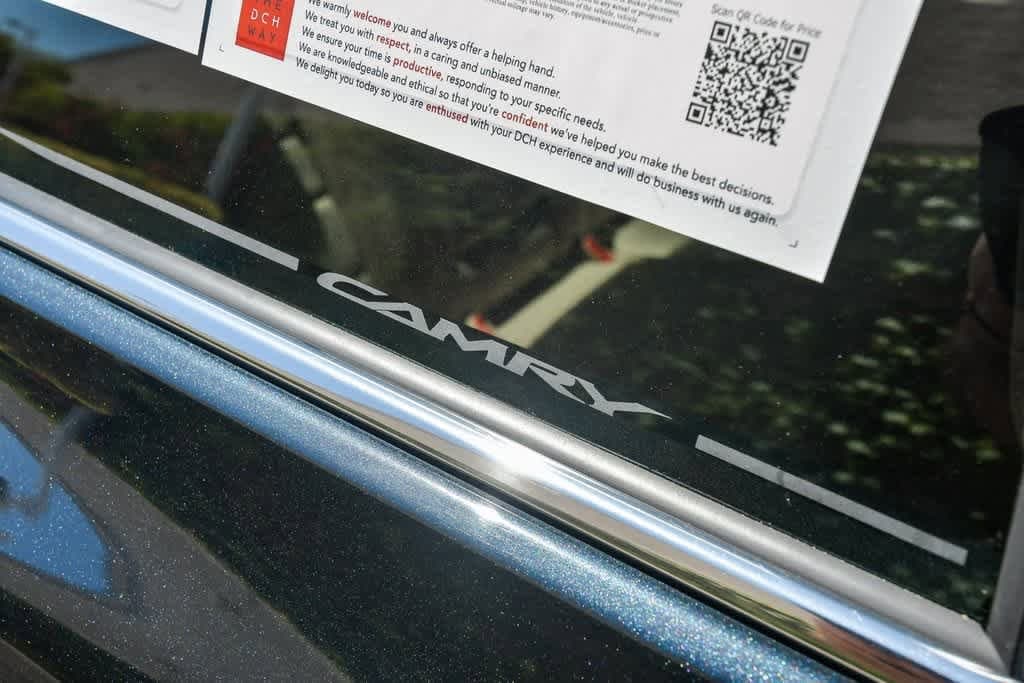2015 Toyota Camry LE 16