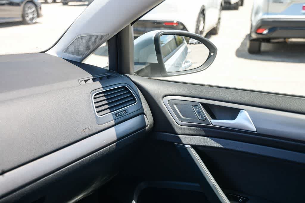 Thumbnail: 2019 Volkswagen e-Golf - 21