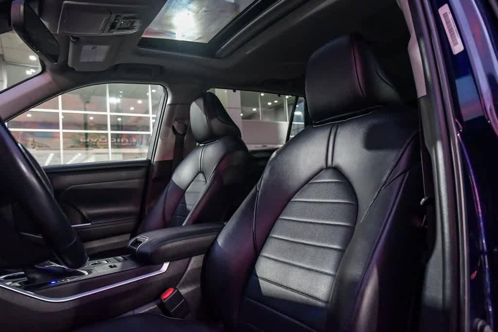 Thumbnail: 2022 Toyota Highlander - 18