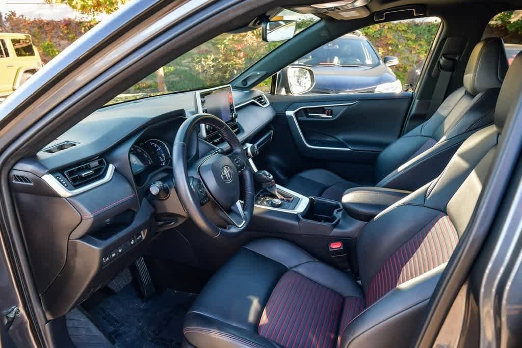 Thumbnail: 2022 Toyota RAV4 - 16