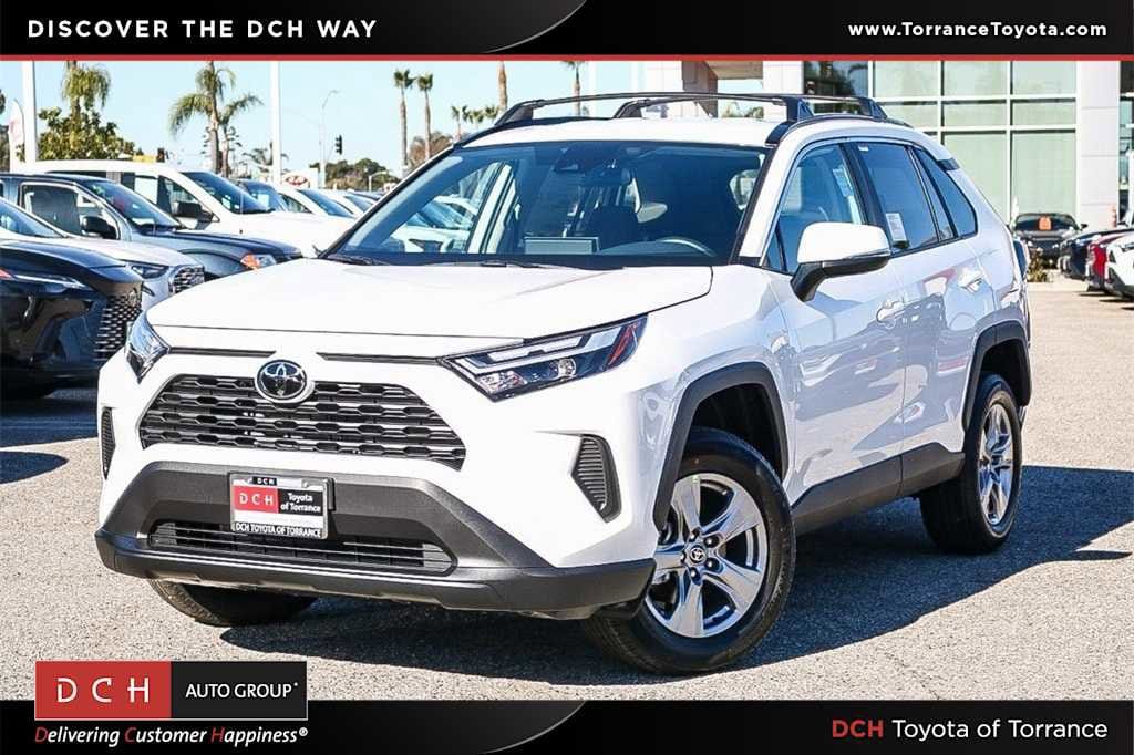 2025 Toyota RAV4 XLE's photo
