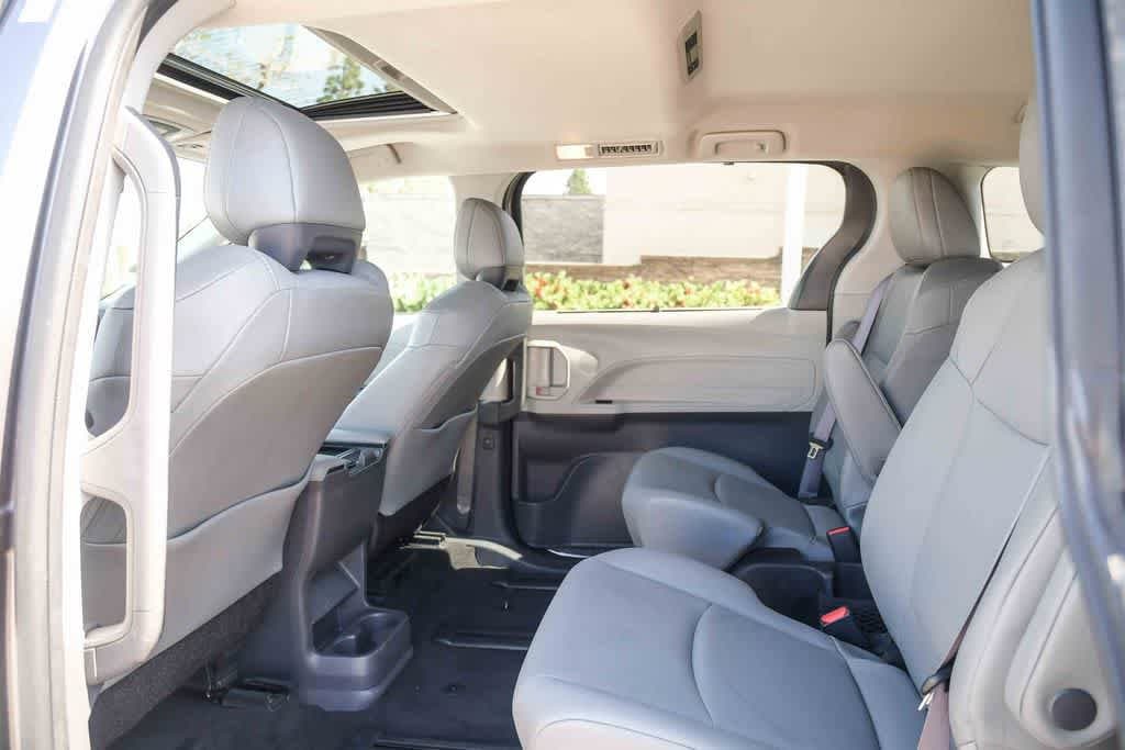 Thumbnail: 2022 Toyota Sienna - 19