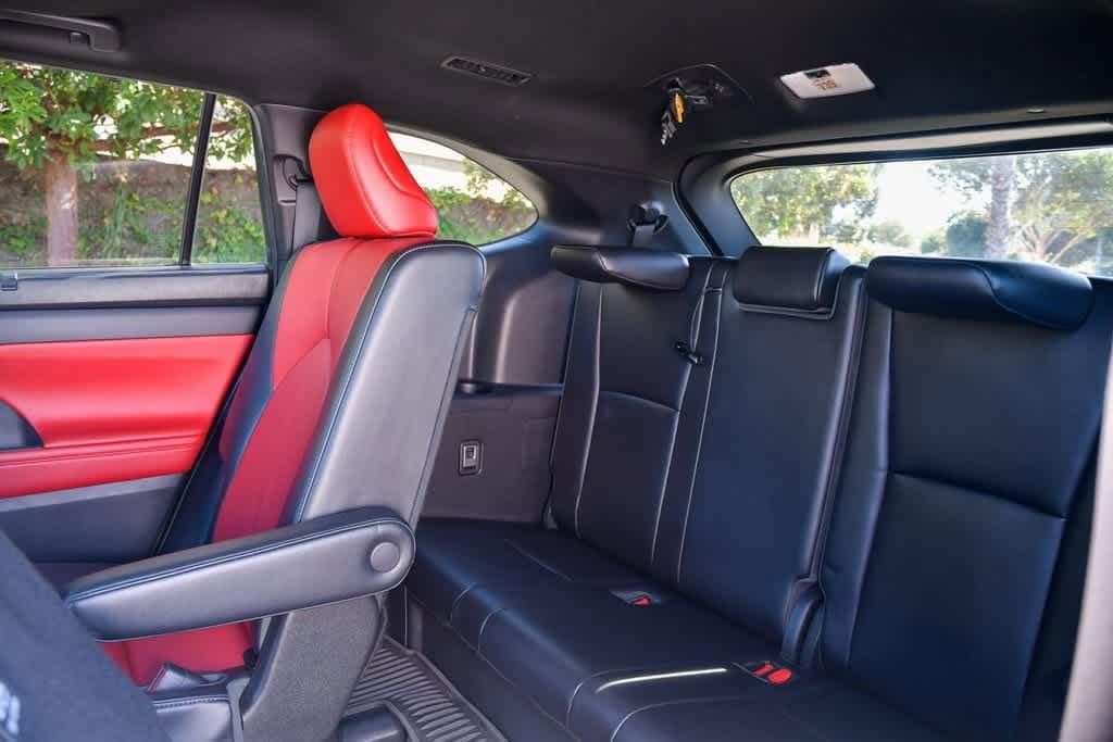 Thumbnail: 2022 Toyota Highlander - 21