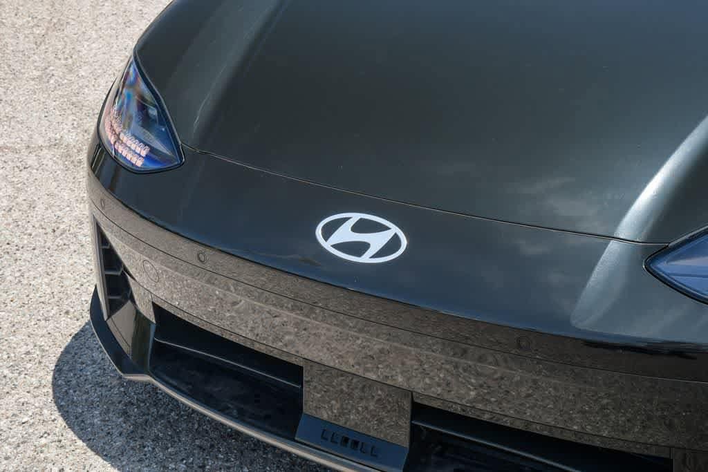 Thumbnail: 2023 Hyundai Ioniq 6 - 4