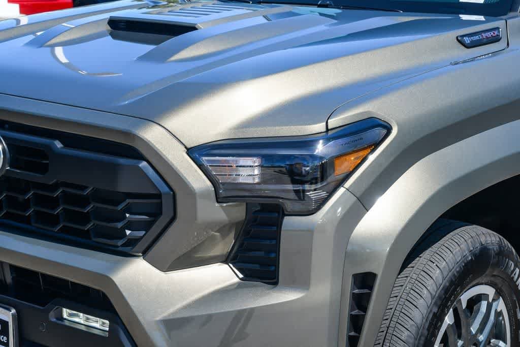 2025 Toyota Tacoma Hybrid TRD Sport photo 4