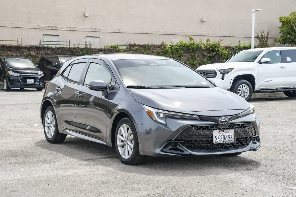 2024 Toyota Corolla Hatchback SE photo 2