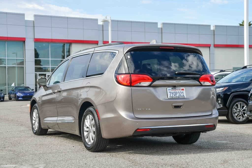 Thumbnail: 2017 Chrysler Pacifica - 9
