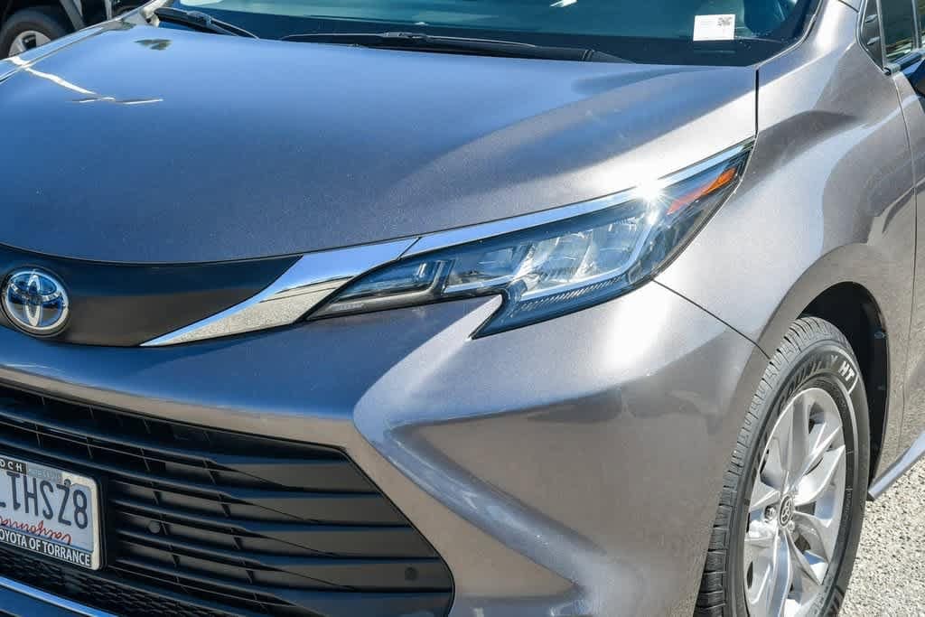 Thumbnail: 2022 Toyota Sienna - 5