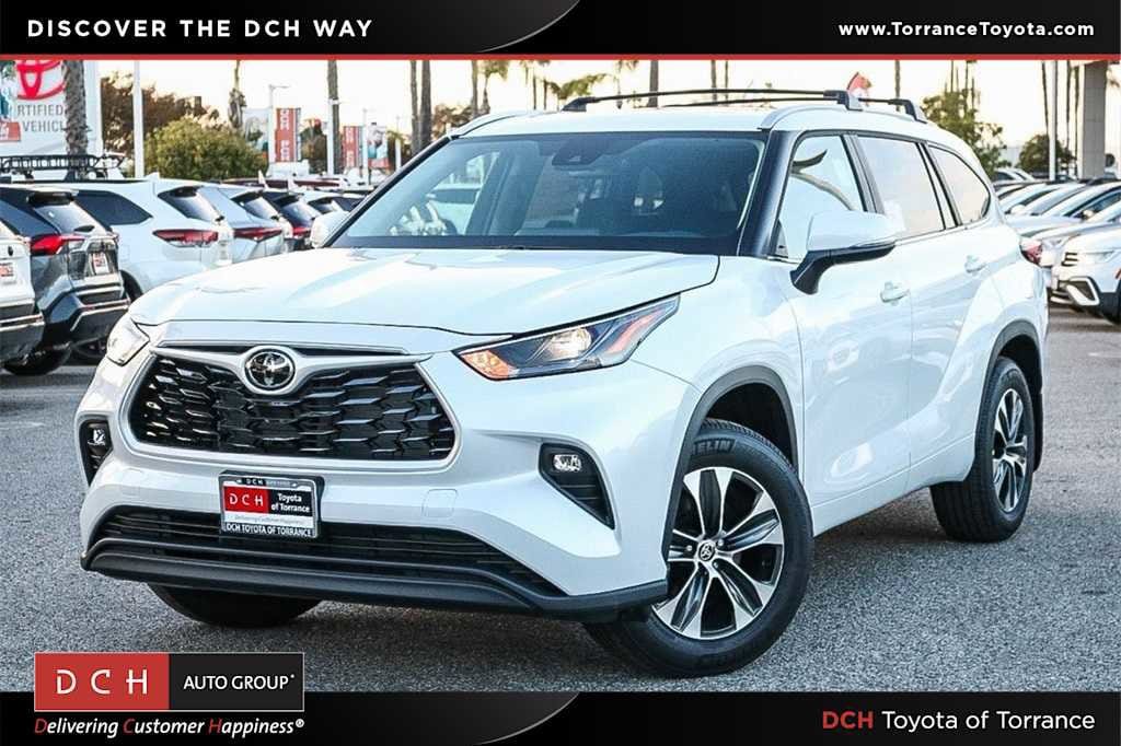 2026 Toyota Highlander XLE's photo