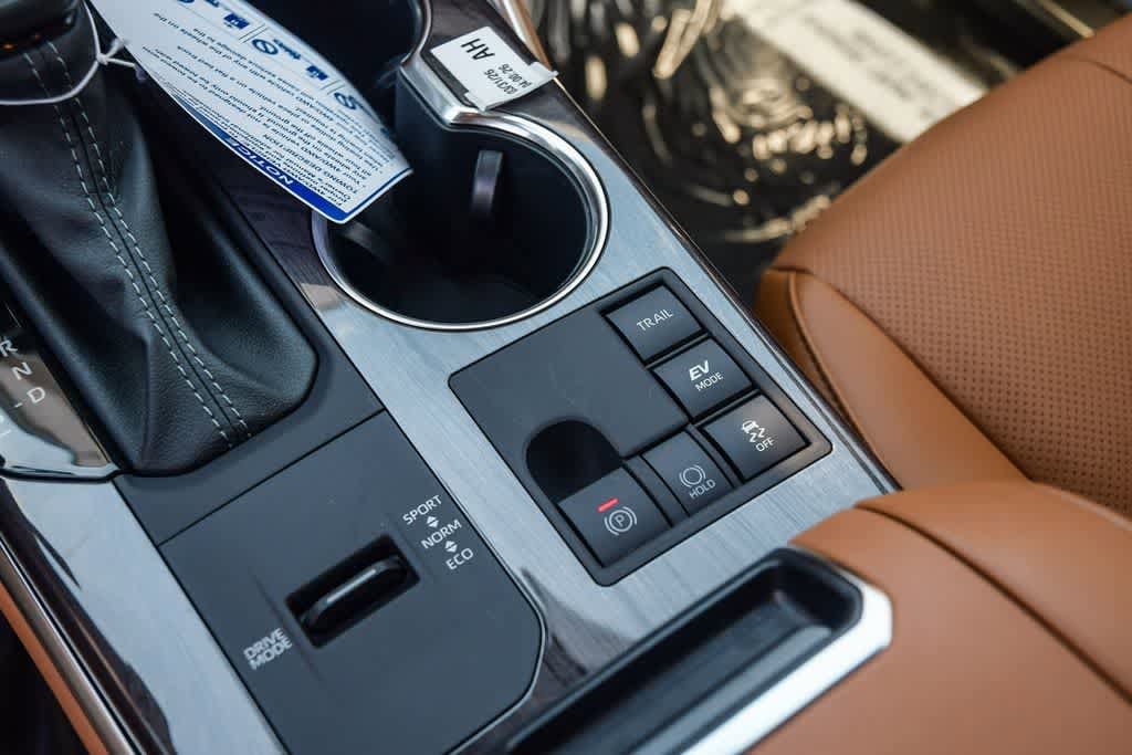 Thumbnail: 2026 Toyota Highlander - 21