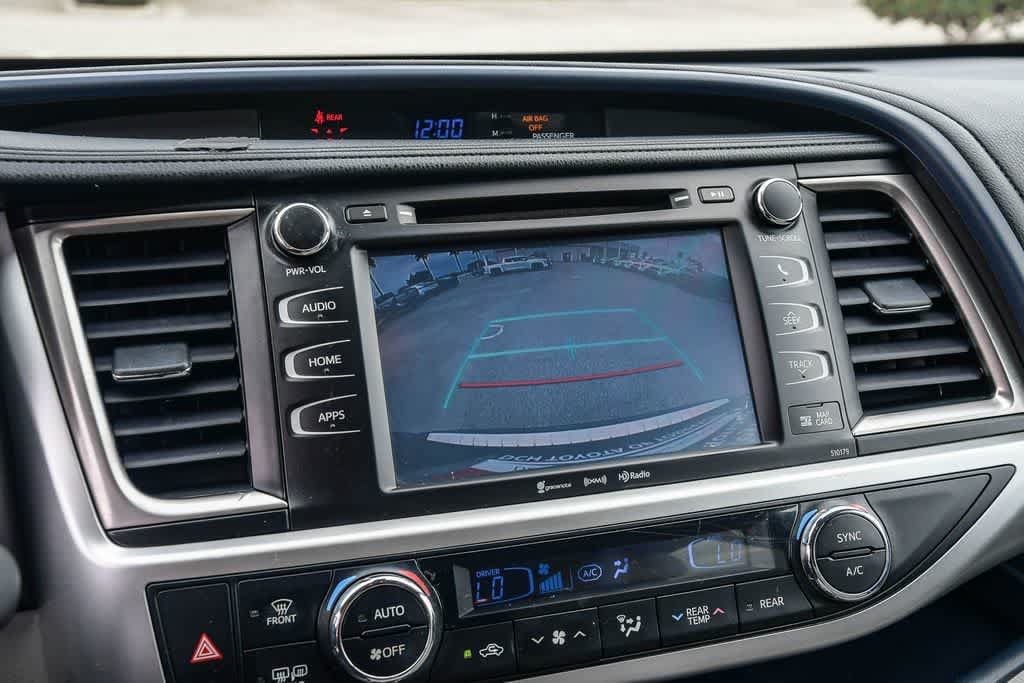 Thumbnail: 2017 Toyota Highlander - 22