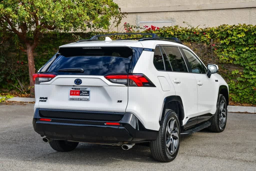 Thumbnail: 2021 Toyota RAV4 - 6