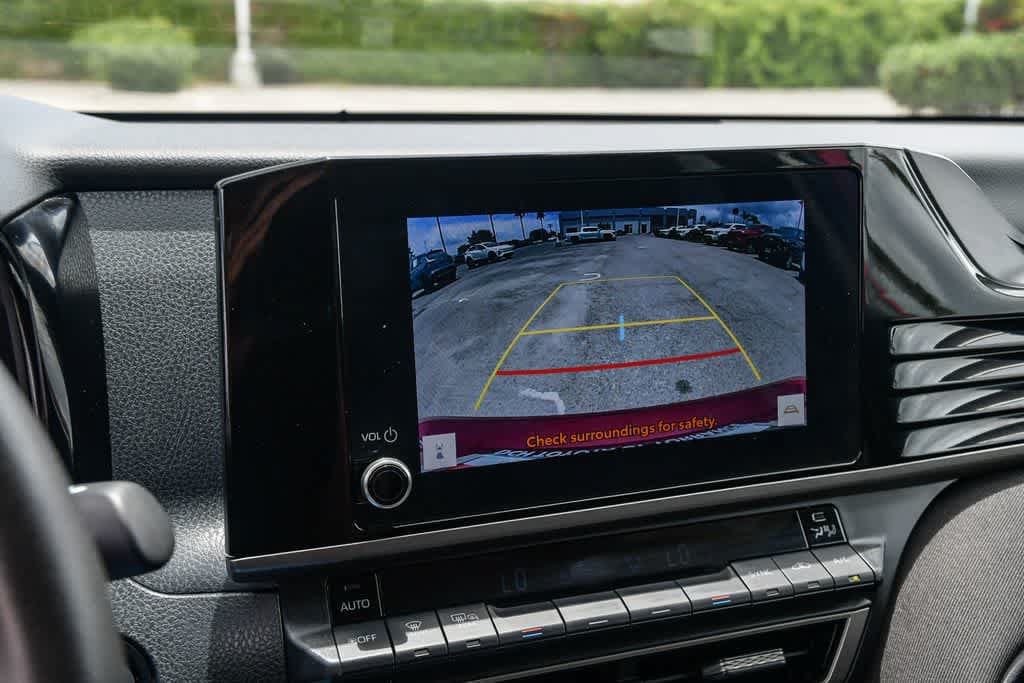 2025 Toyota Camry LE - Photo 23
