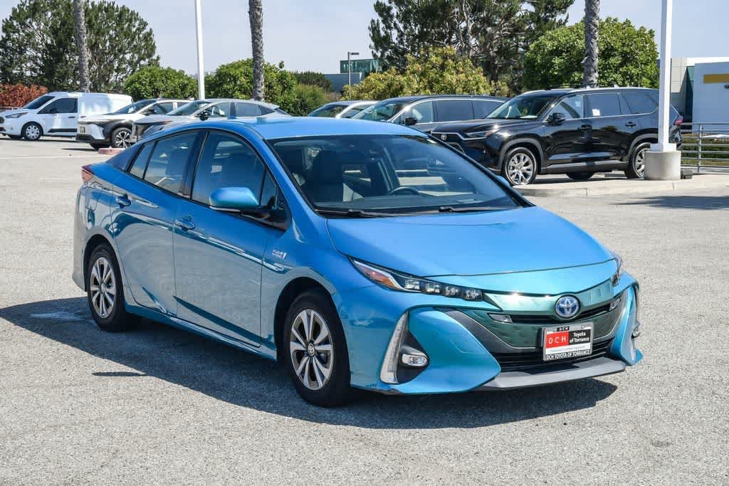 Thumbnail: 2017 Toyota Prius Prime - 3