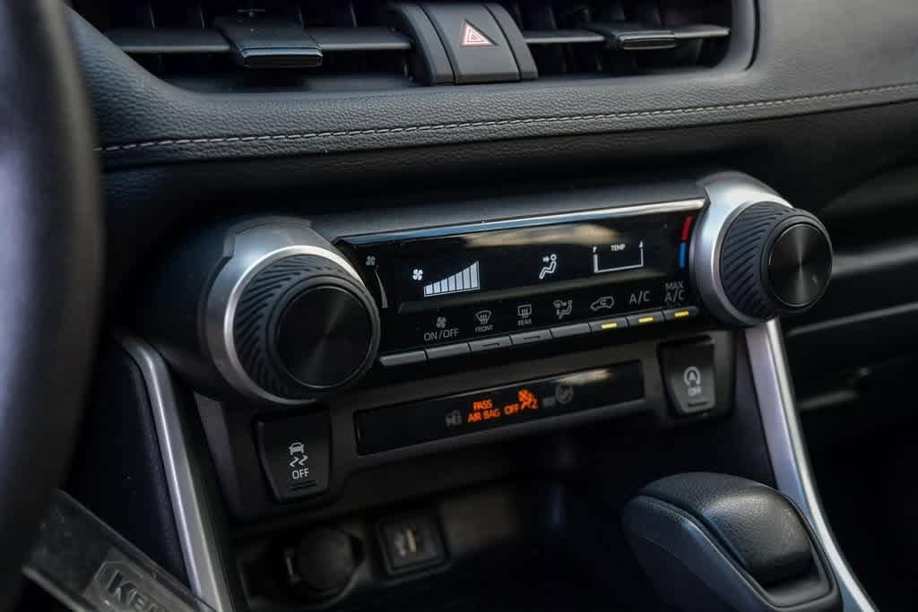 Thumbnail: 2025 Toyota RAV4 - 24