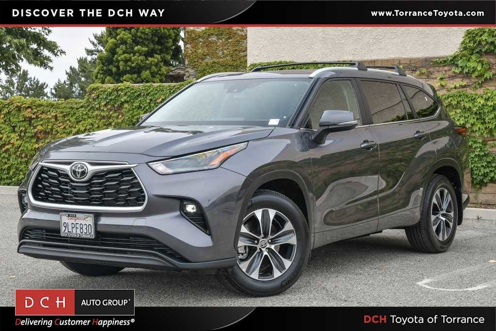 2024 Toyota Highlander XLE Hero Image