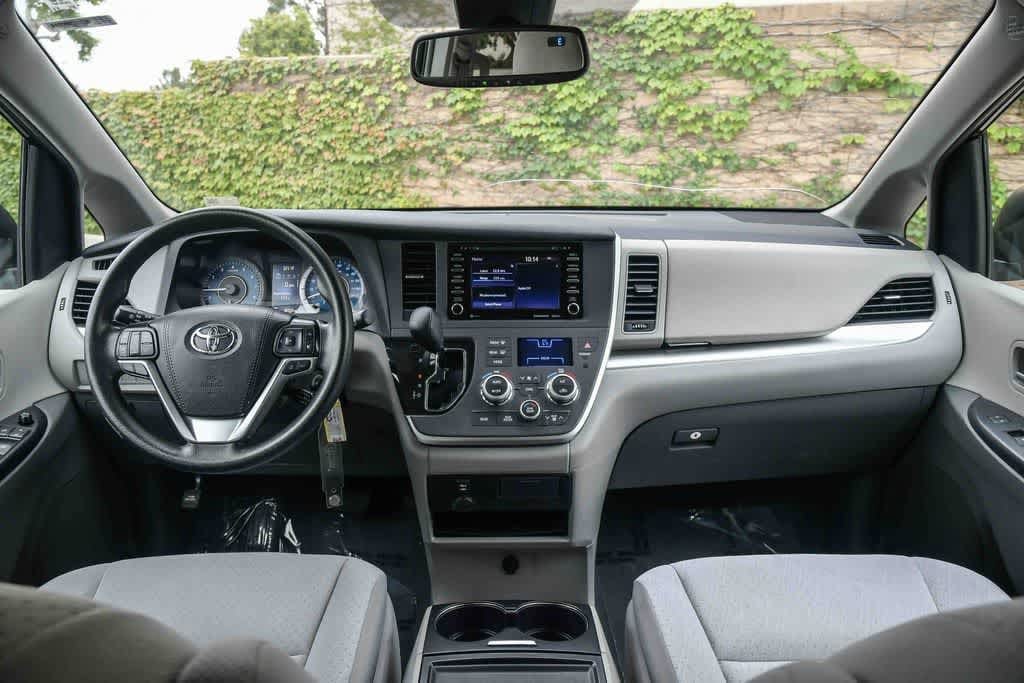 Thumbnail: 2020 Toyota Sienna - 13