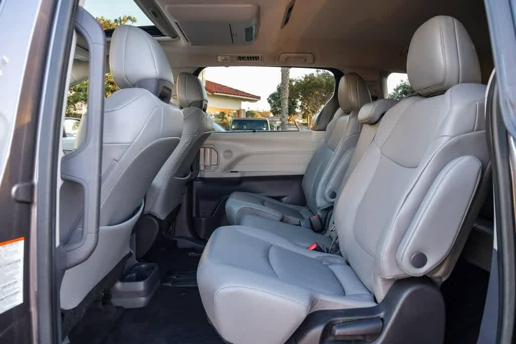 Thumbnail: 2022 Toyota Sienna - 18
