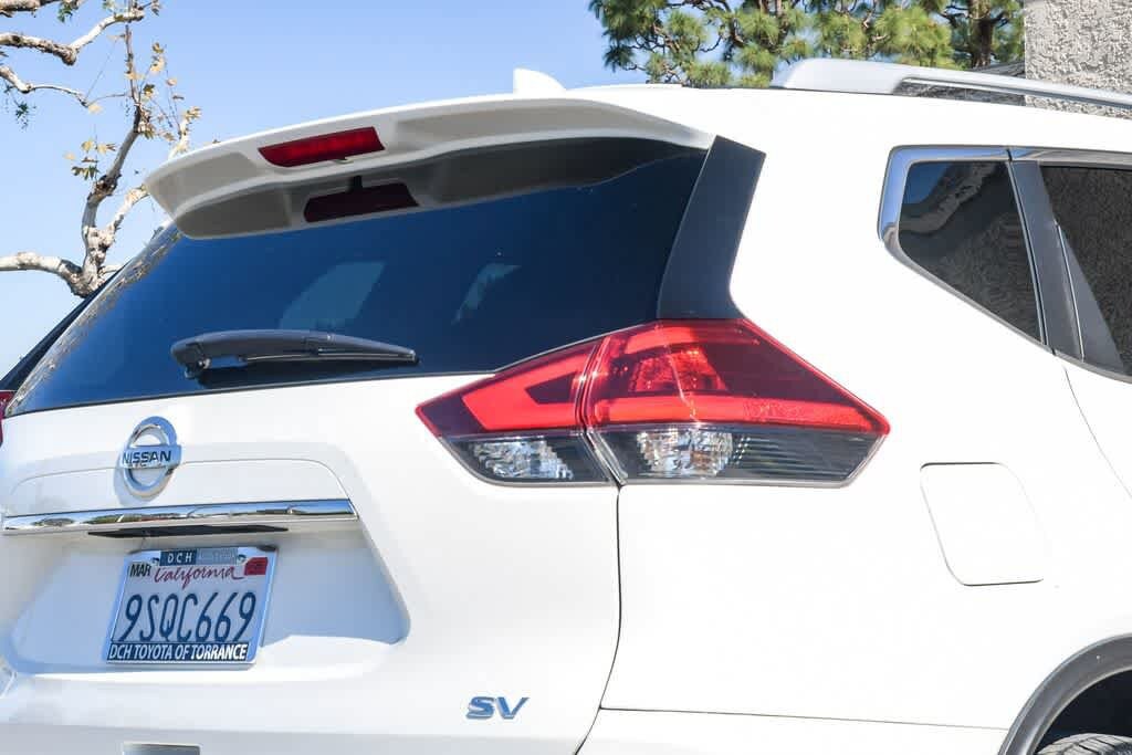 2019 Nissan Rogue SV photo 5