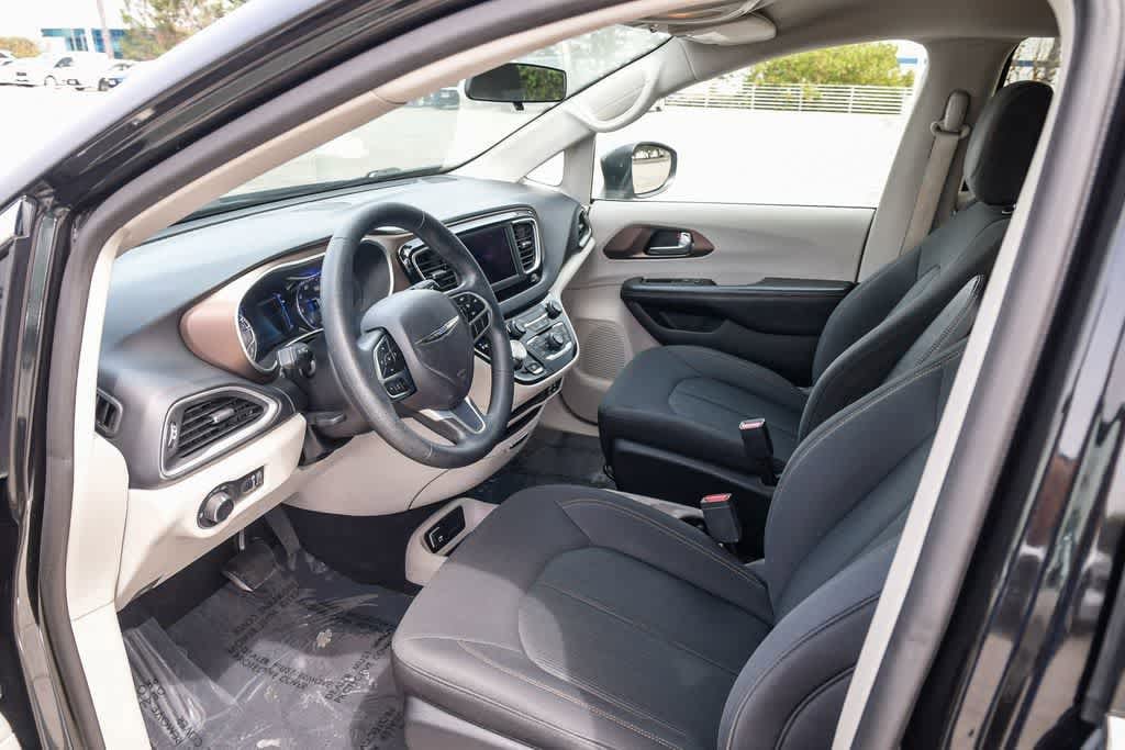 Thumbnail: 2019 Chrysler Pacifica - 16