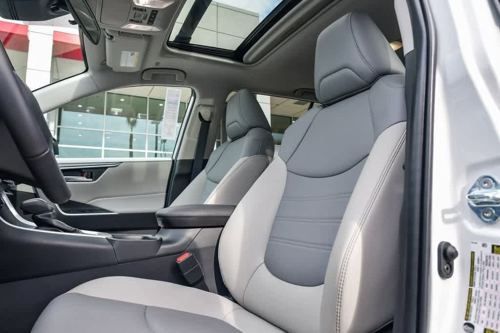 Thumbnail: 2025 Toyota RAV4 - 19