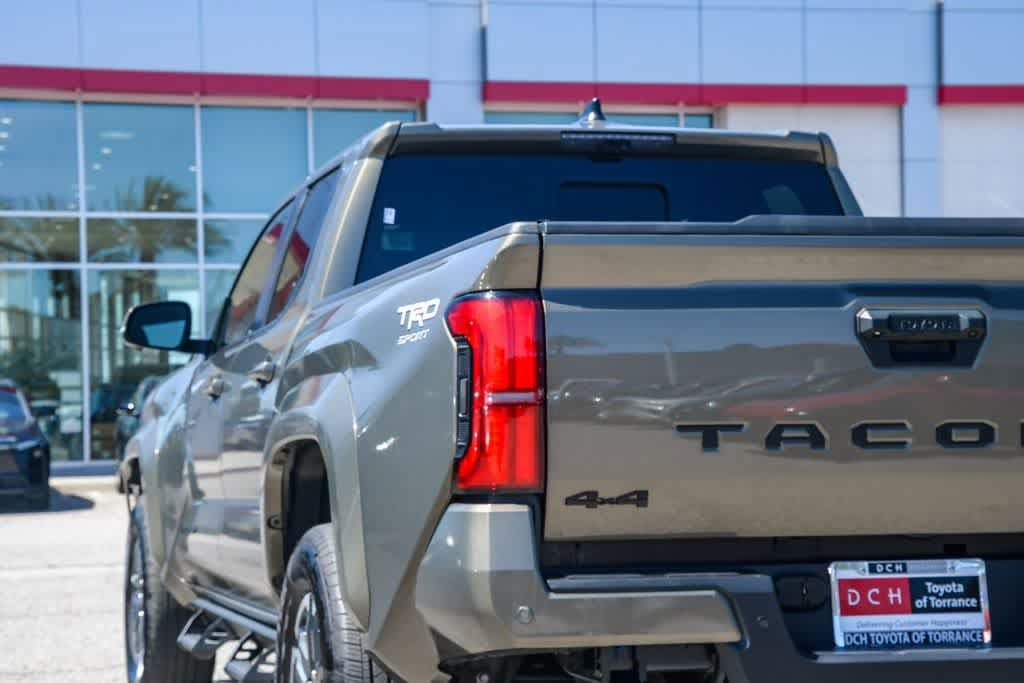 2025 Toyota Tacoma Hybrid TRD Sport photo 5