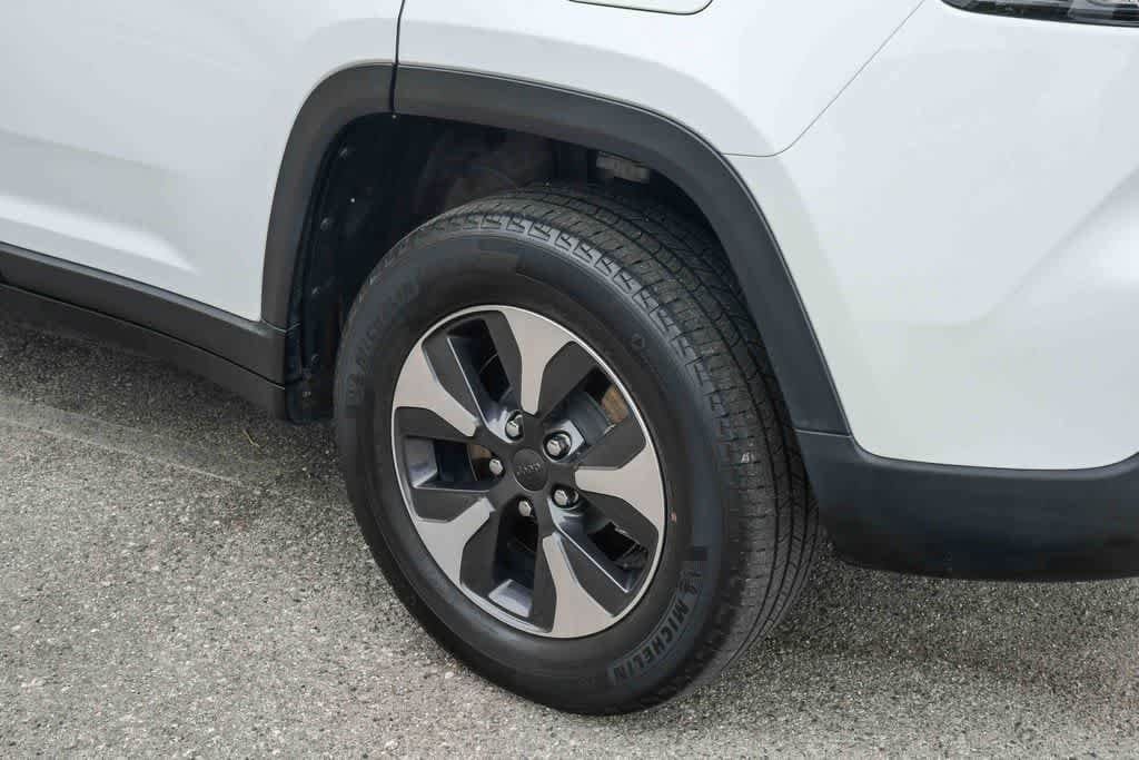 Thumbnail: 2022 Jeep Grand Cherokee - 11