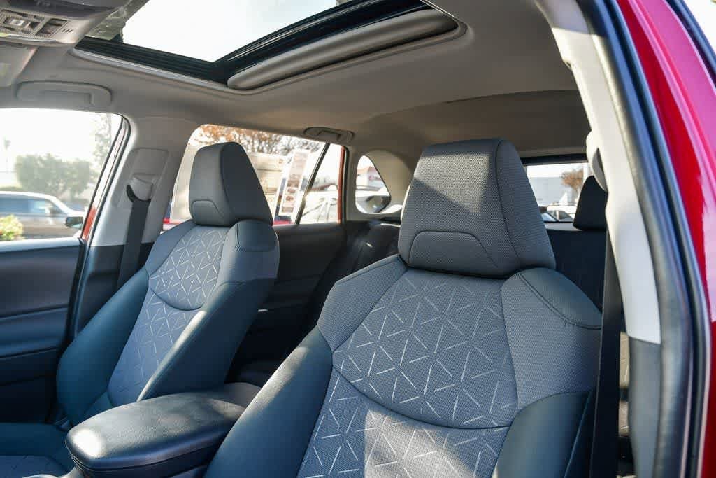 Thumbnail: 2025 Toyota RAV4 - 16