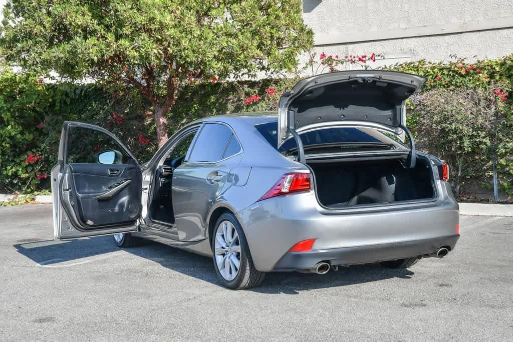Thumbnail: 2016 Lexus IS - 29