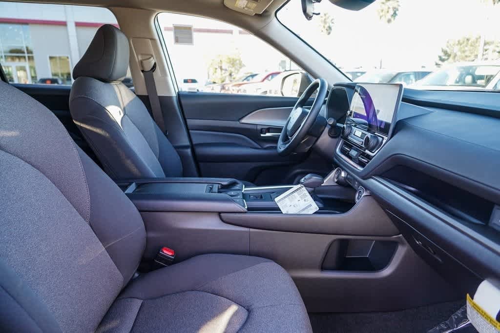 Thumbnail: 2026 Toyota Grand Highlander - 16