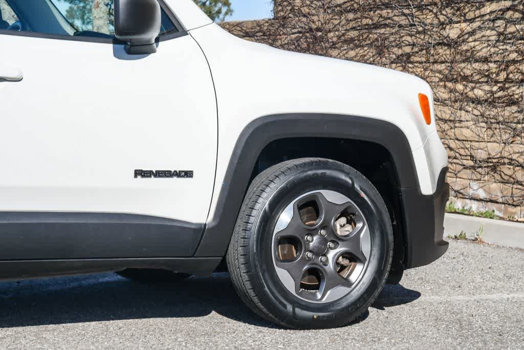 Thumbnail: 2016 Jeep Renegade - 11