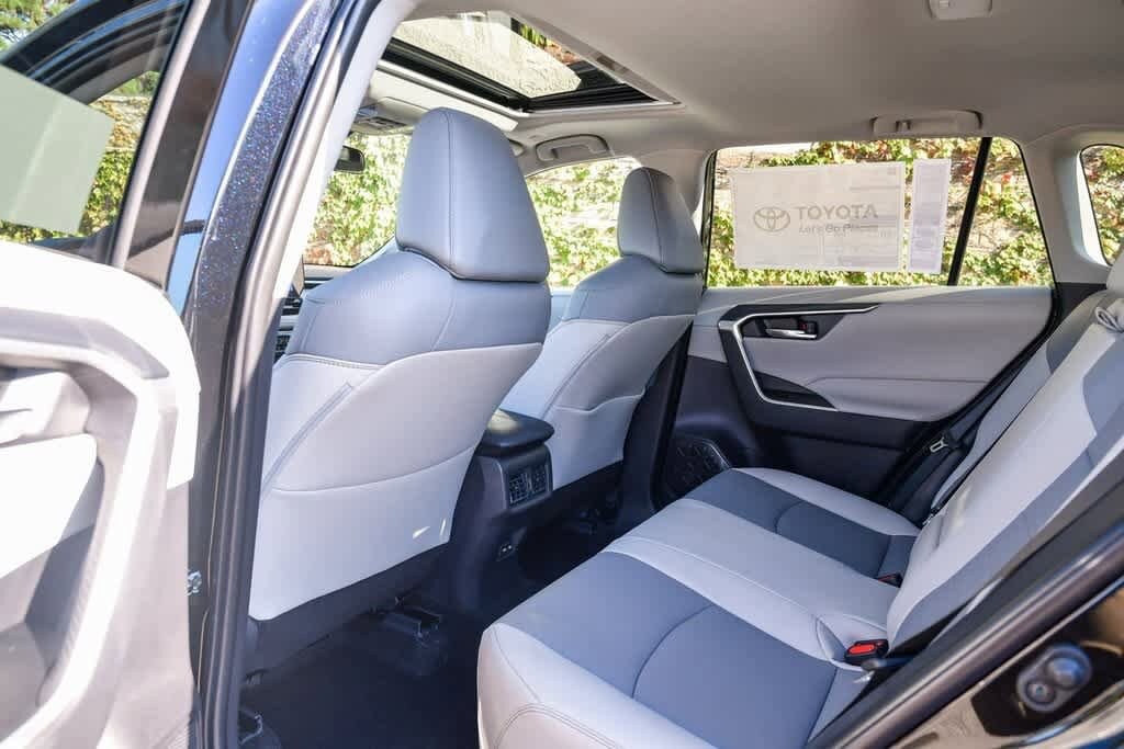 Thumbnail: 2025 Toyota RAV4 - 18