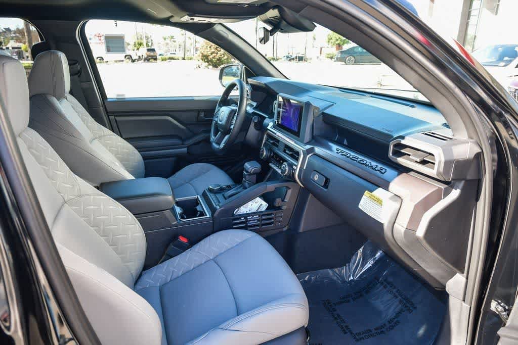 2026 Toyota Tacoma SR5 - Photo 16