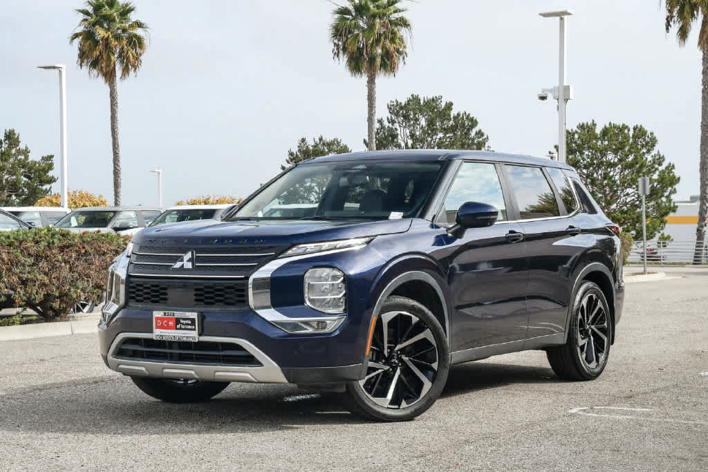 2023 Mitsubishi Outlander SE