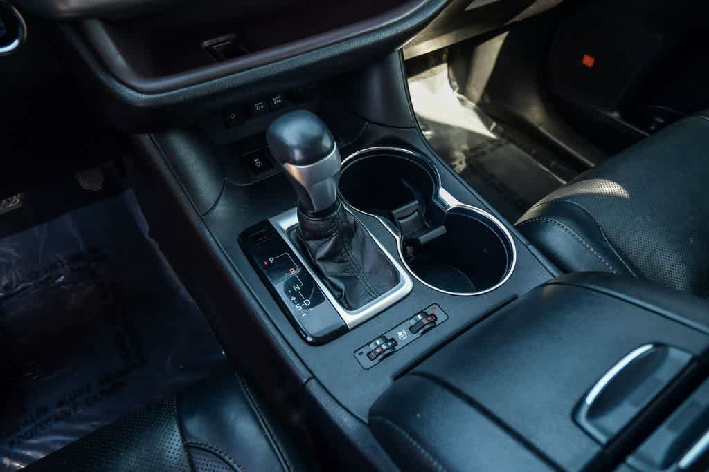 Thumbnail: 2019 Toyota Highlander - 19