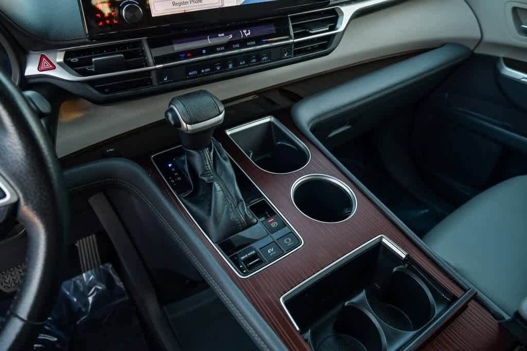 Thumbnail: 2022 Toyota Sienna - 22