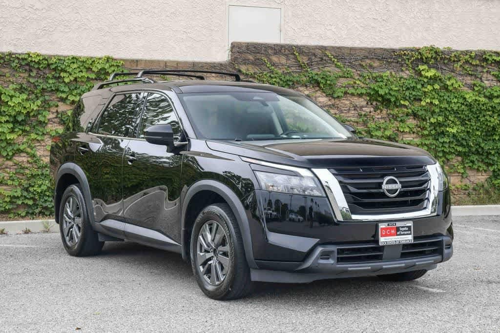 2024 Nissan Pathfinder SV photo 3