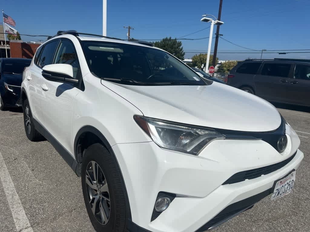 Thumbnail: 2017 Toyota RAV4 - 3