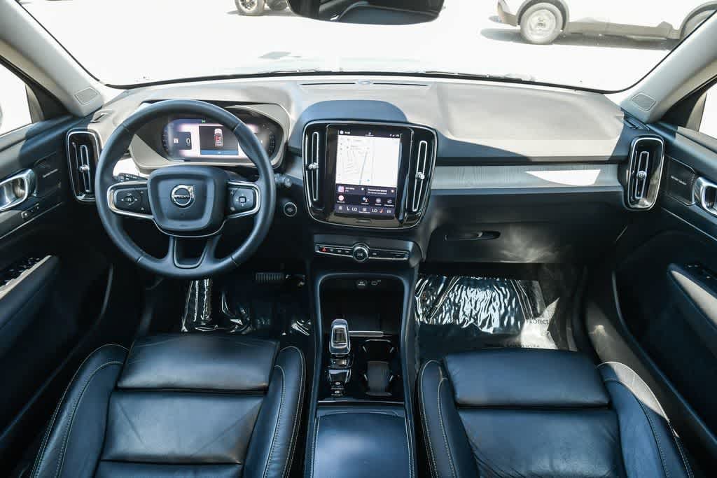 Thumbnail: 2023 Volvo XC40 - 13