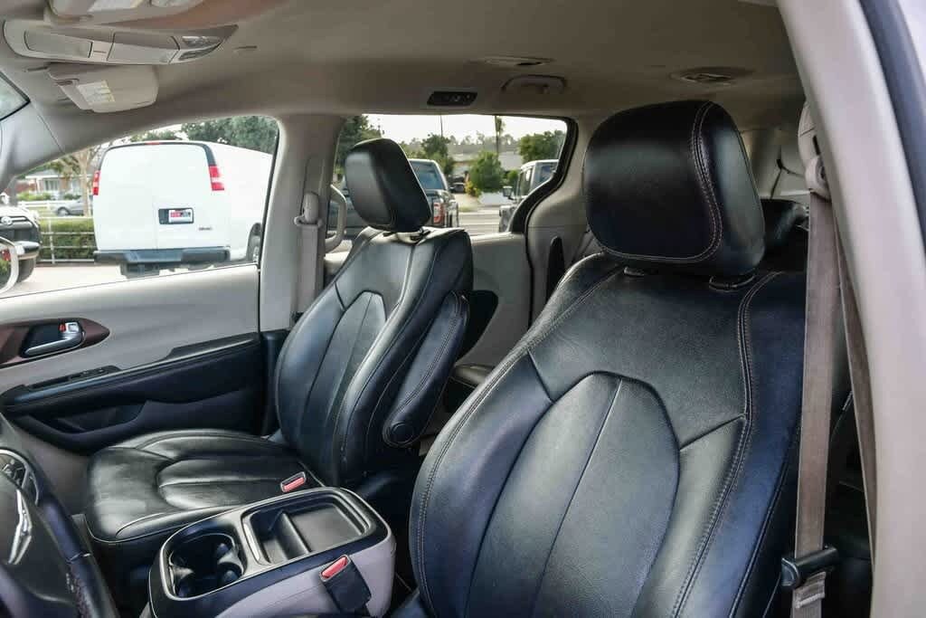 Thumbnail: 2017 Chrysler Pacifica - 18