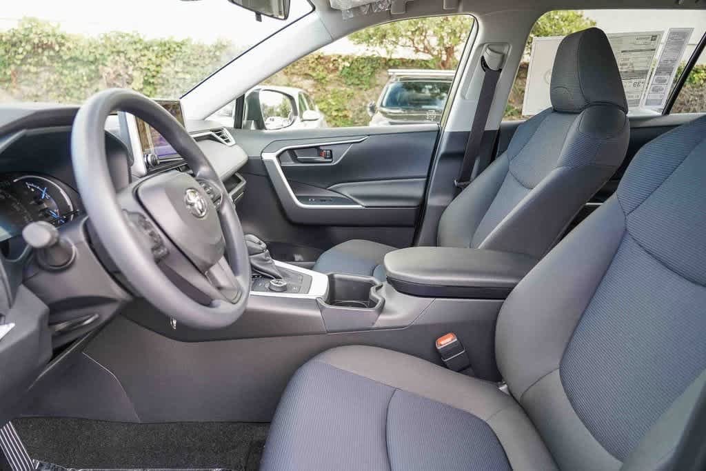 Thumbnail: 2025 Toyota RAV4 - 17