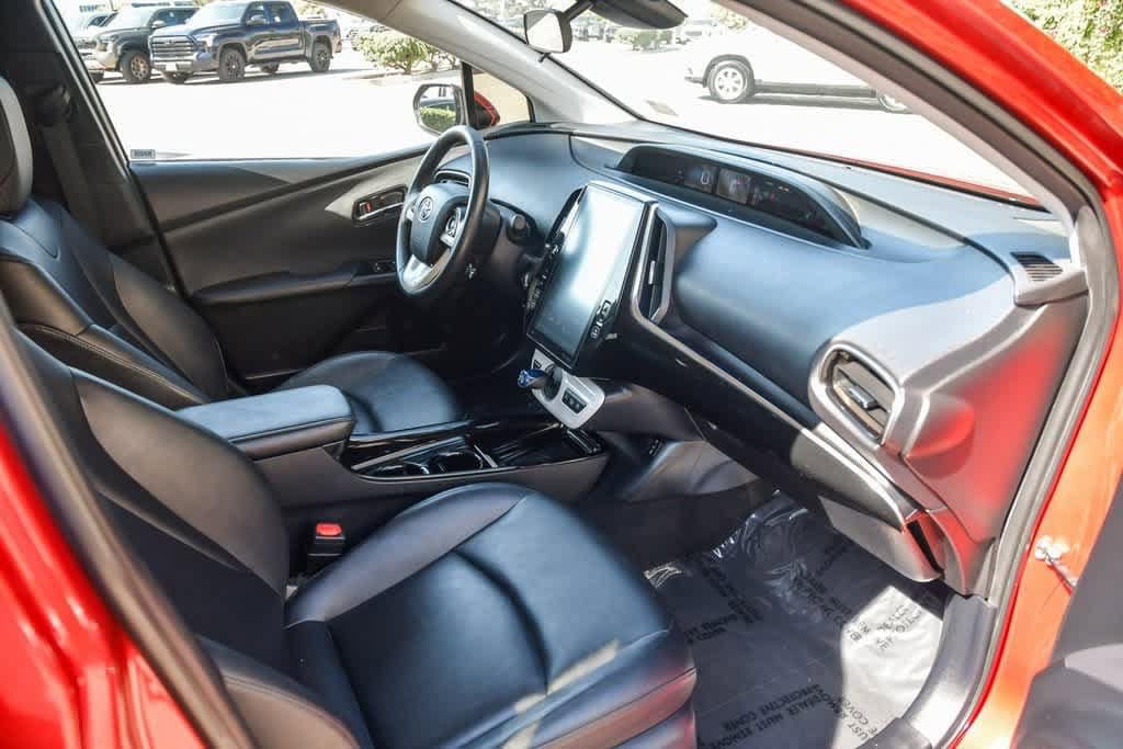 Thumbnail: 2017 Toyota Prius Prime - 16