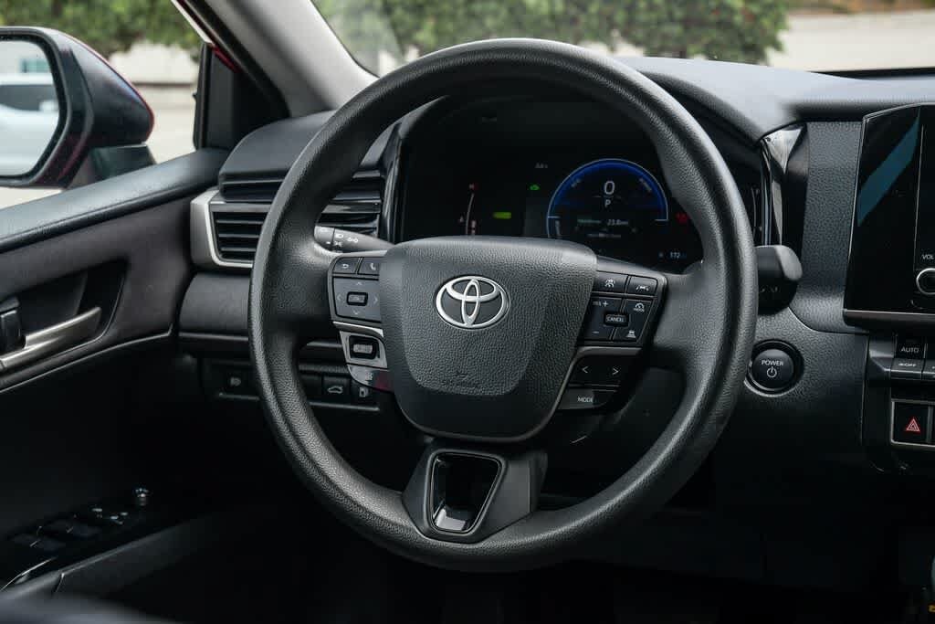 2025 Toyota Camry LE - Photo 12