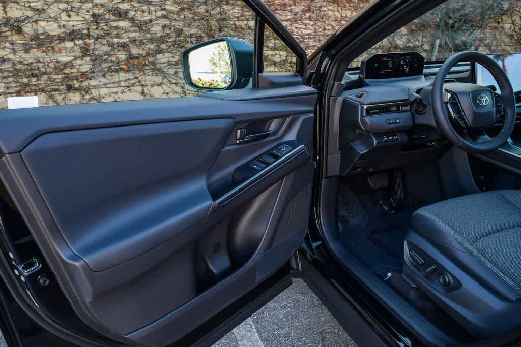 2026 Toyota bZ XLE - Photo 19