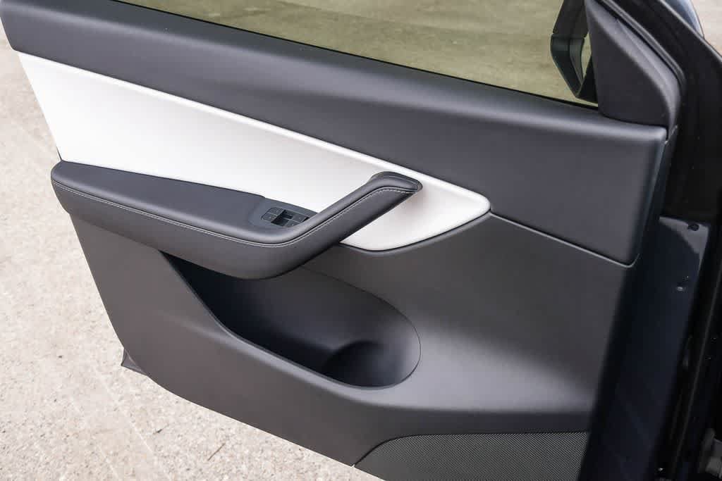 Thumbnail: 2021 Tesla Model Y - 24