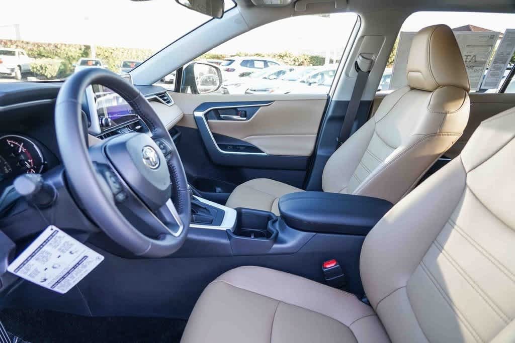 Thumbnail: 2025 Toyota RAV4 - 18