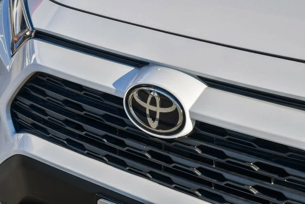 Thumbnail: 2021 Toyota RAV4 - 5