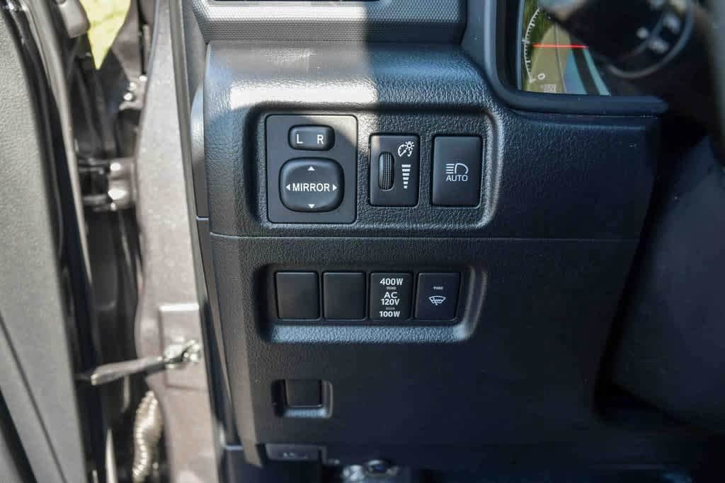2022 Toyota 4Runner SR5 26