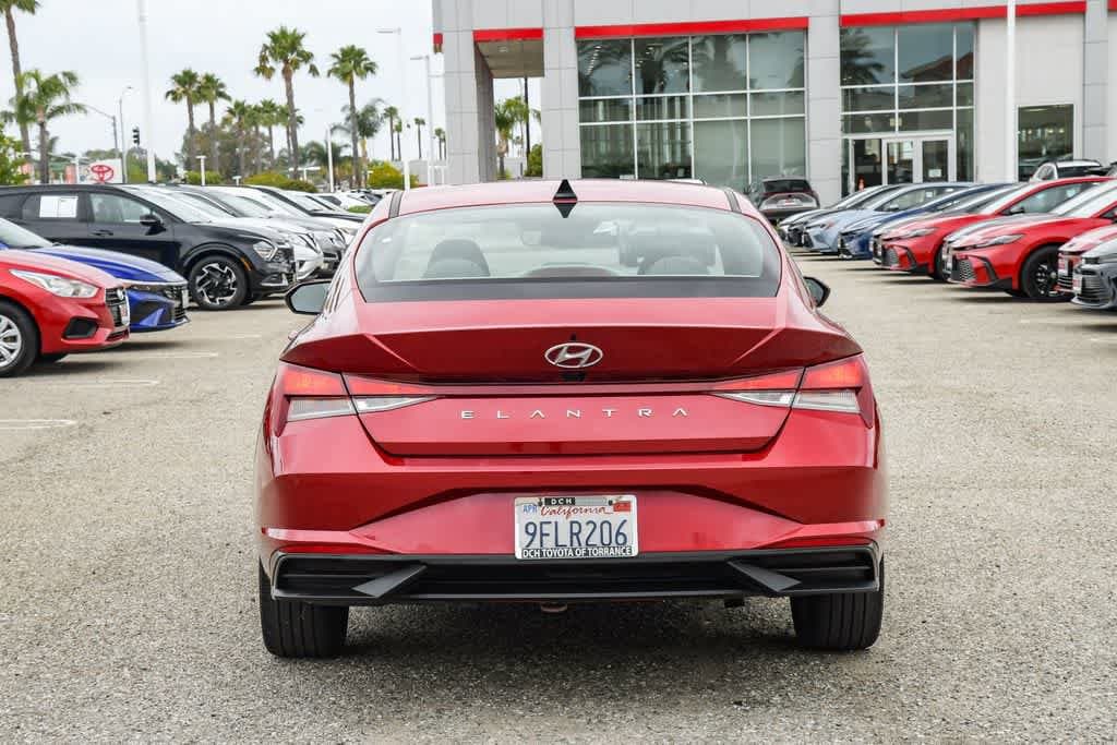 2023 Hyundai Elantra SEL photo 3
